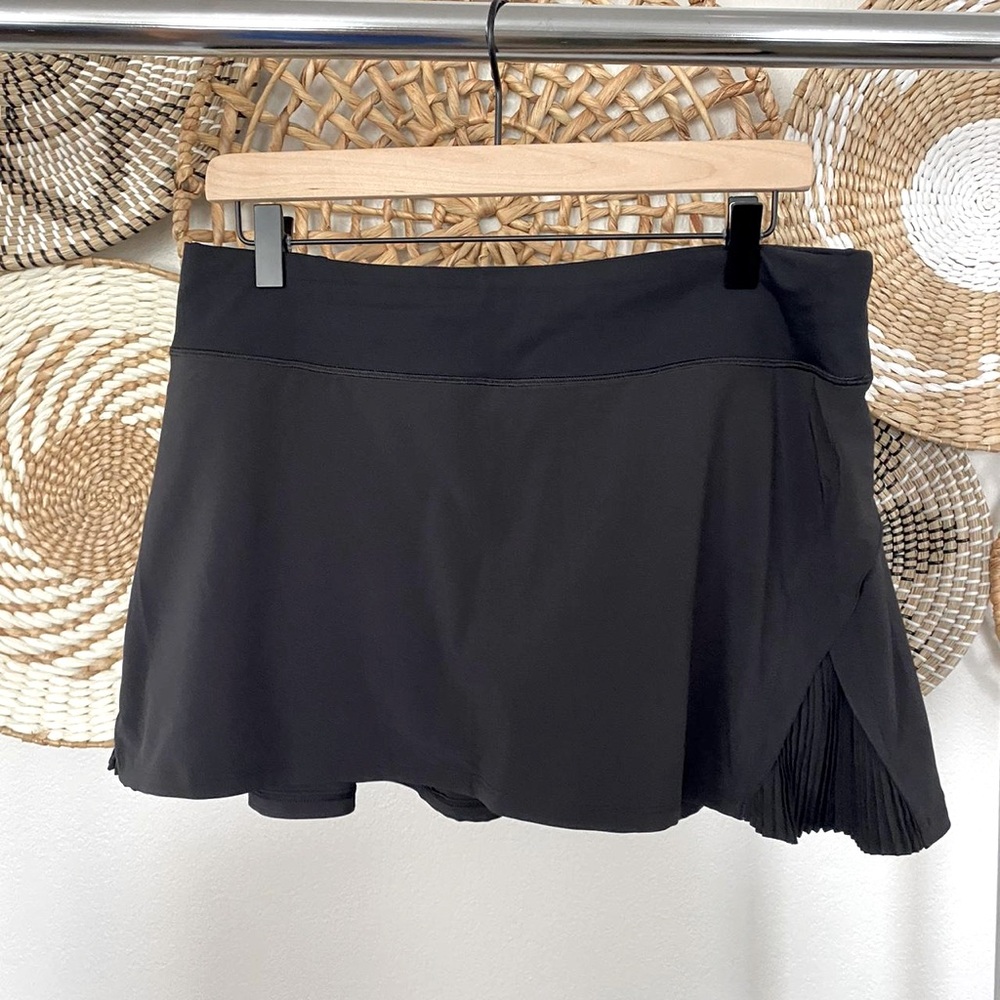 Lululemon Women's Black Skort size 12 (shorts/Skirt)